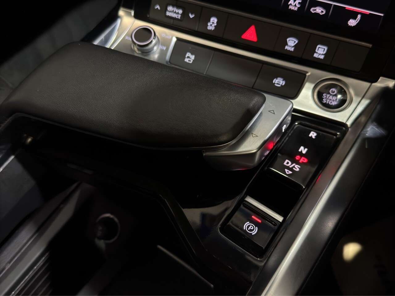 2023 AUDI Q8 E-TRON 2023 AUDI Q8 E-TRON