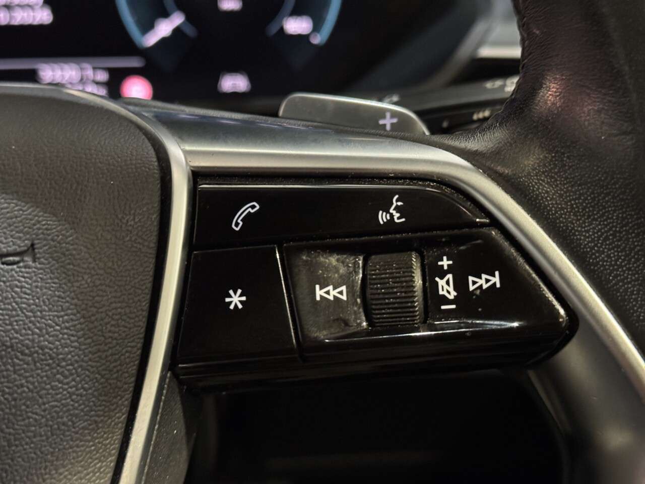 2023 AUDI Q8 E-TRON 2023 AUDI Q8 E-TRON