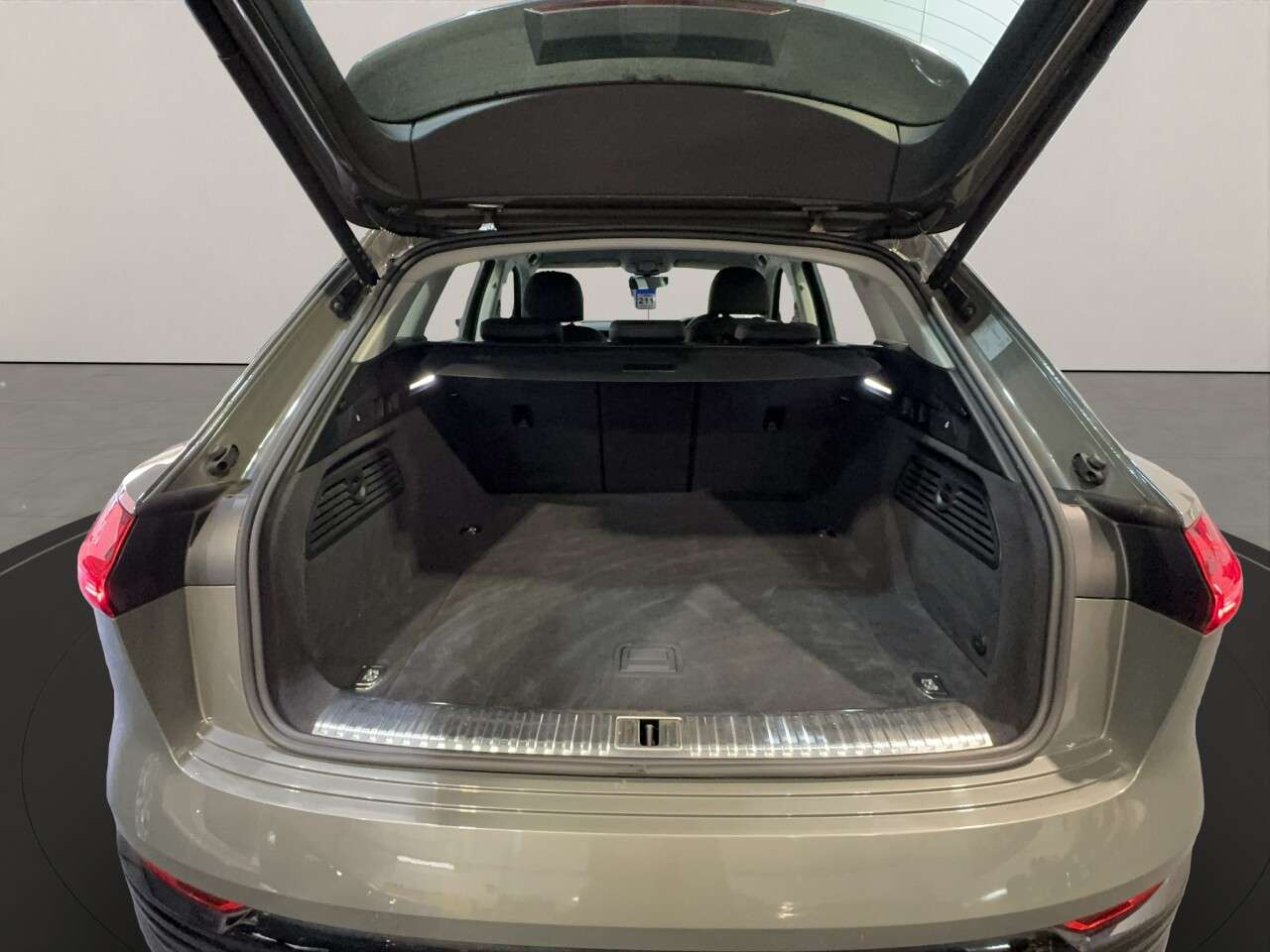 2023 AUDI Q8 E-TRON 2023 AUDI Q8 E-TRON