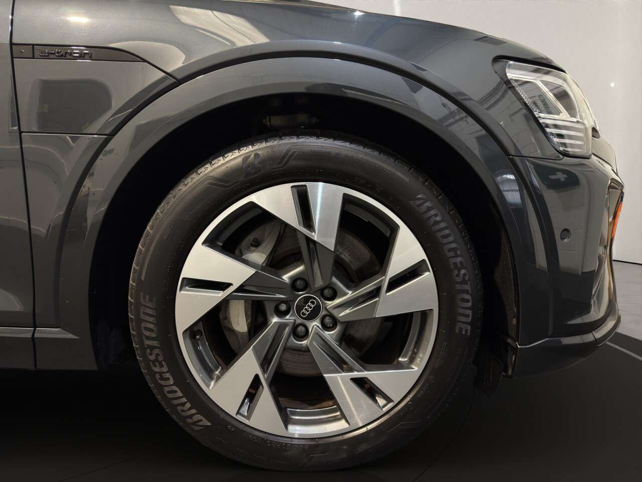 2023 AUDI Q8 E-TRON 2023 AUDI Q8 E-TRON