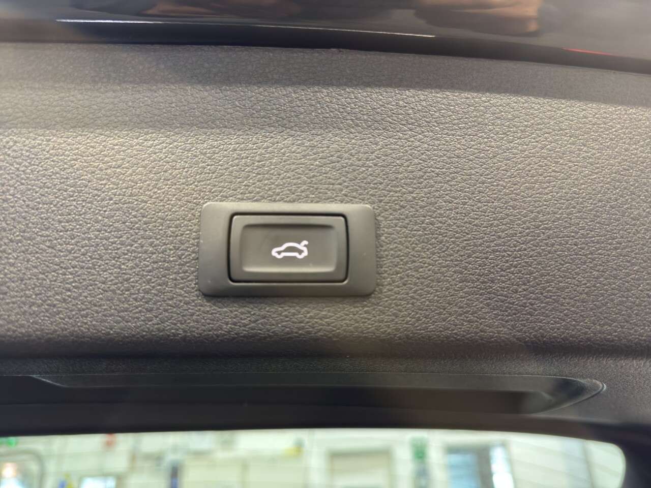 2023 AUDI Q8 E-TRON 2023 AUDI Q8 E-TRON