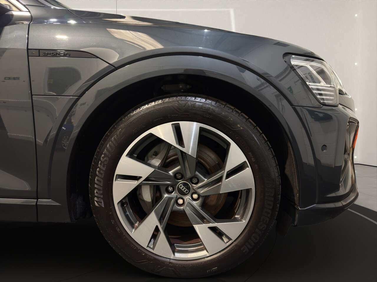 2023 AUDI Q8 E-TRON 2023 AUDI Q8 E-TRON