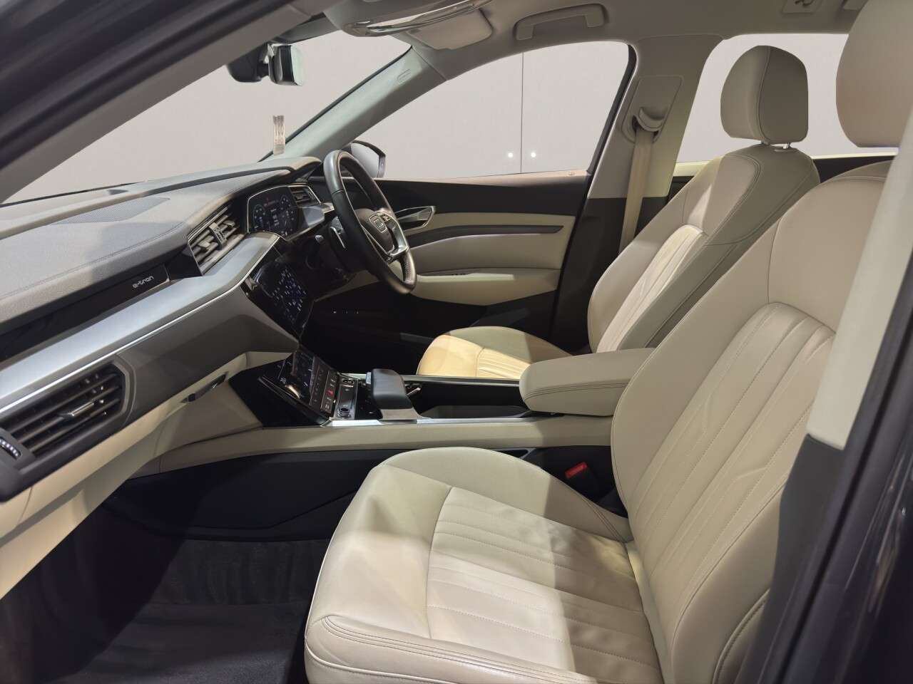 2023 AUDI Q8 E-TRON 2023 AUDI Q8 E-TRON