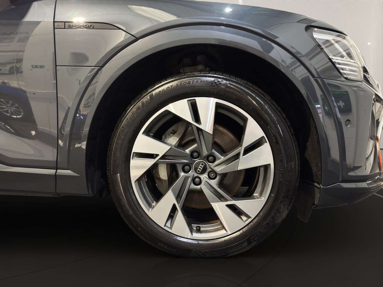 2023 AUDI Q8 E-TRON 2023 AUDI Q8 E-TRON
