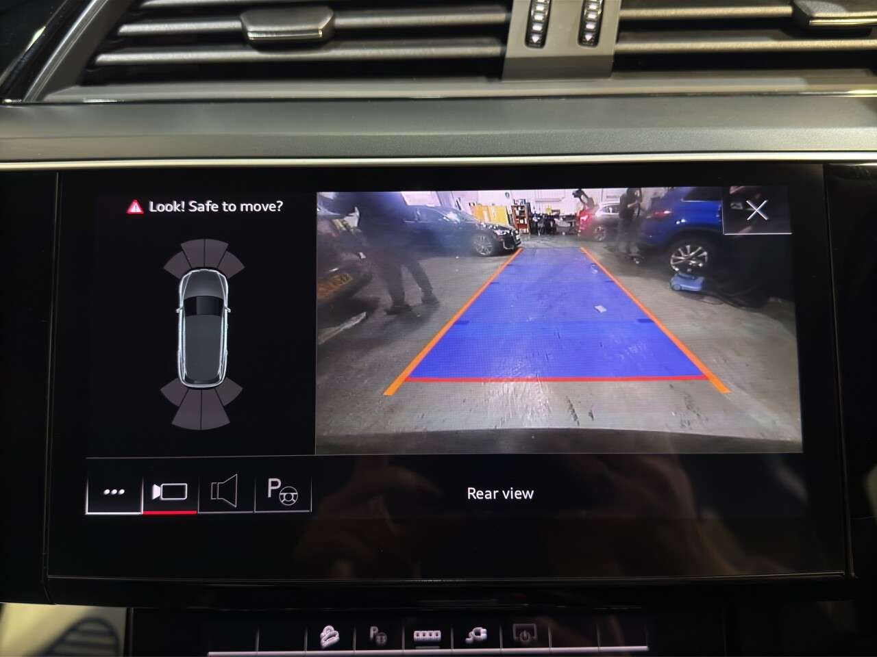 2023 AUDI Q8 E-TRON 2023 AUDI Q8 E-TRON