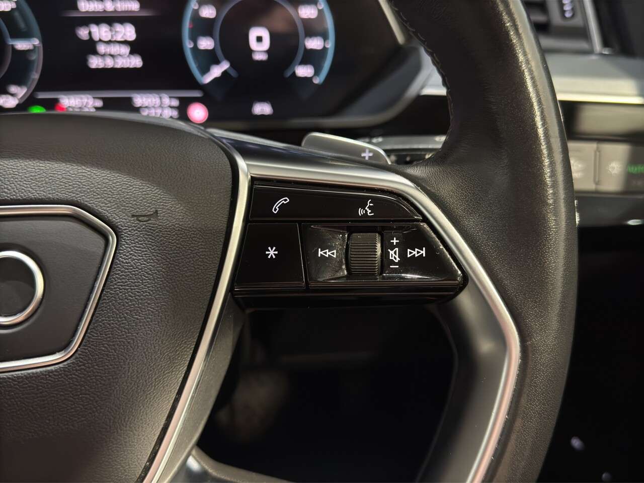 2023 AUDI Q8 E-TRON 2023 AUDI Q8 E-TRON