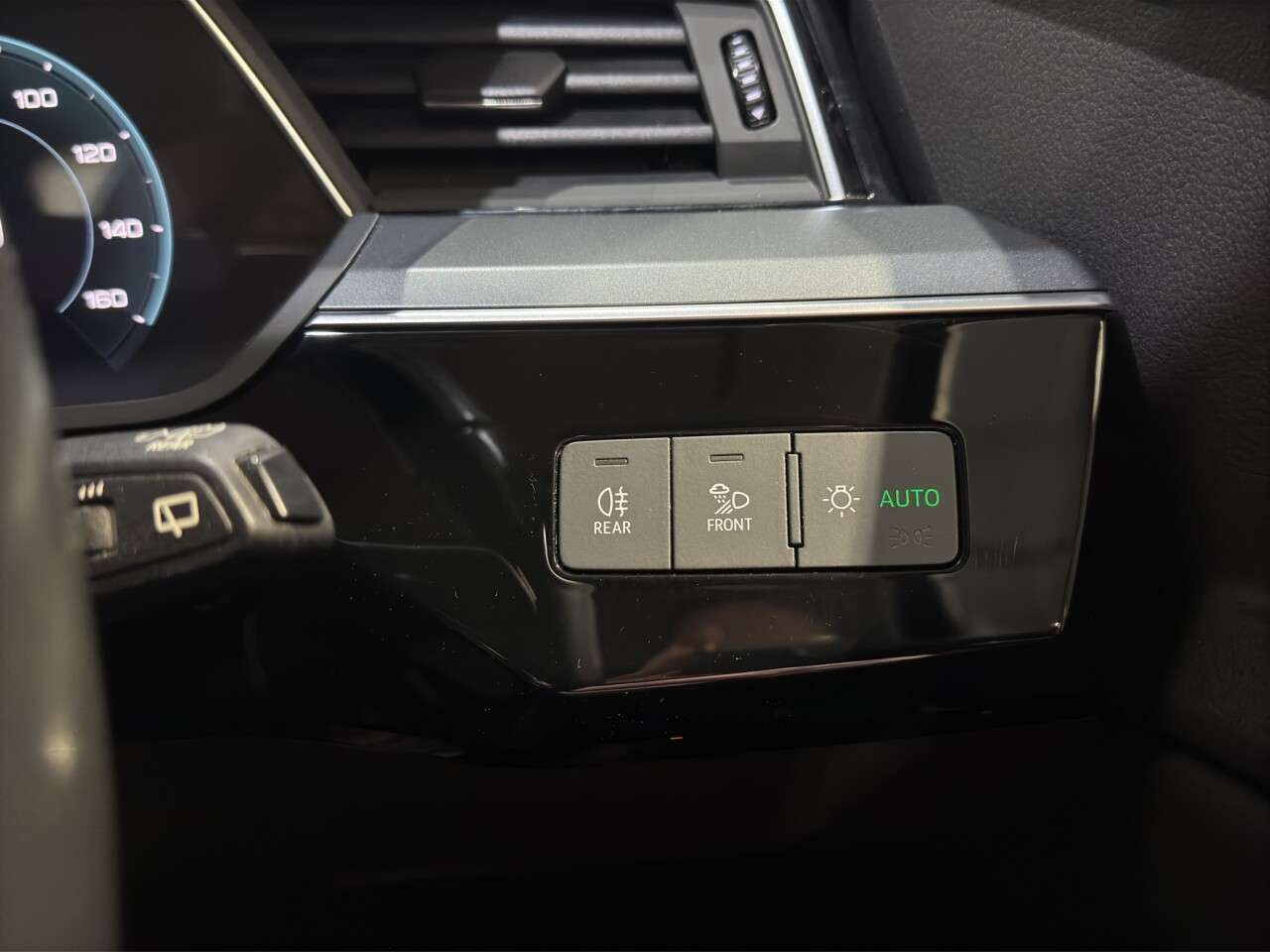 2023 AUDI Q8 E-TRON 2023 AUDI Q8 E-TRON