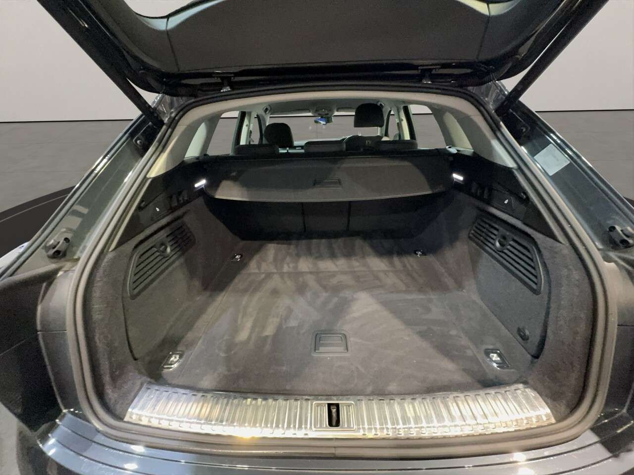 2023 AUDI Q8 E-TRON 2023 AUDI Q8 E-TRON