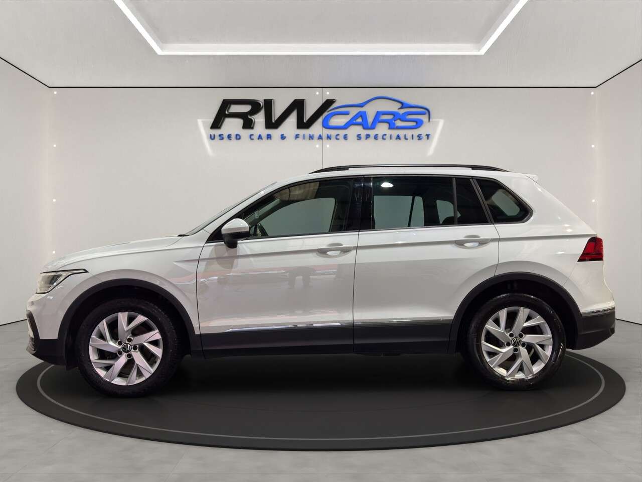 A 2022 VOLKSWAGEN TIGUAN 1.5 TSI Life SUV 5dr Petrol Manual Euro 6 (s/s) (150 ps) A 2022 VOLKSWAGEN TIGUAN 1.5 TSI Life SUV 5dr Petrol Manual Euro 6 (s/s) (150 ps)