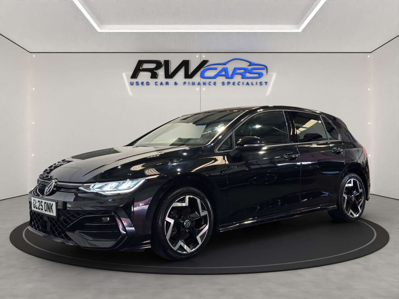 A 2025 VOLKSWAGEN GOLF 1.5 TSI R-Line Hatchback 5dr Petrol Manual Euro 6 (s/s) (150 ps) A 2025 VOLKSWAGEN GOLF 1.5 TSI R-Line Hatchback 5dr Petrol Manual Euro 6 (s/s) (150 ps)