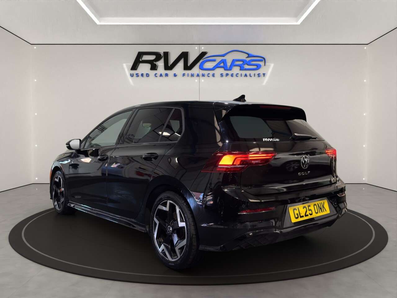 A 2025 VOLKSWAGEN GOLF 1.5 TSI R-Line Hatchback 5dr Petrol Manual Euro 6 (s/s) (150 ps) A 2025 VOLKSWAGEN GOLF 1.5 TSI R-Line Hatchback 5dr Petrol Manual Euro 6 (s/s) (150 ps)