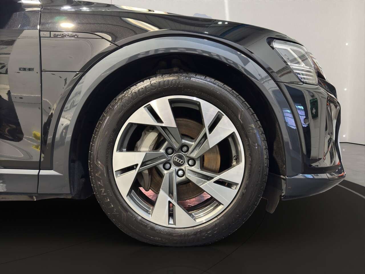 2023 AUDI Q8 E-TRON 2023 AUDI Q8 E-TRON
