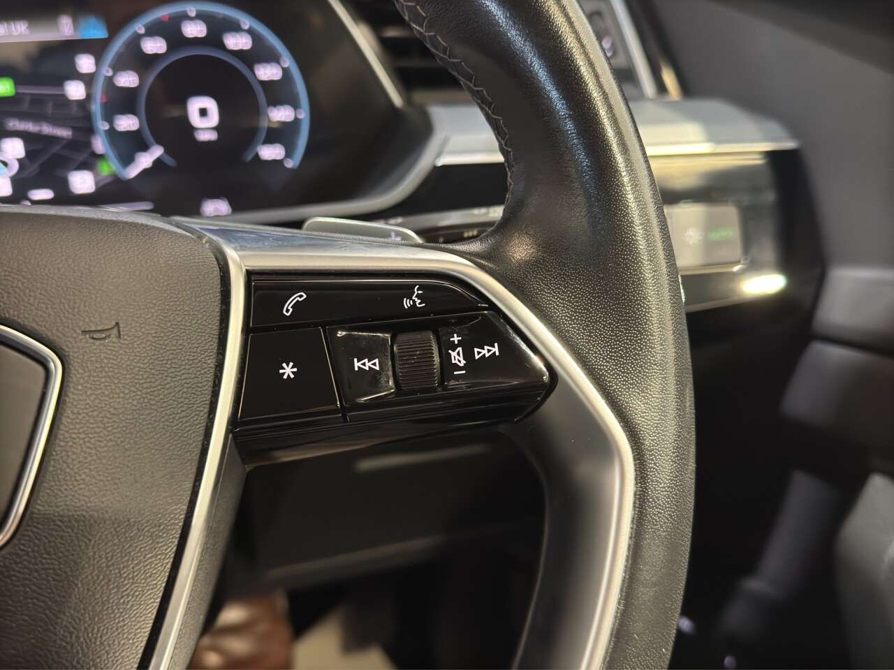 2023 AUDI Q8 E-TRON 2023 AUDI Q8 E-TRON