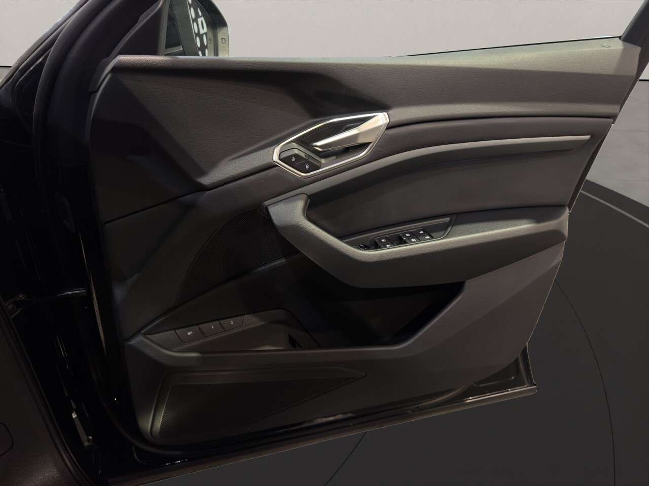 2023 AUDI Q8 E-TRON 2023 AUDI Q8 E-TRON