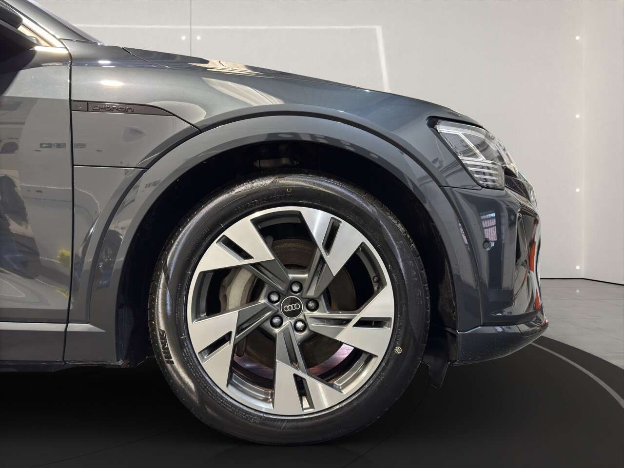 2023 AUDI Q8 E-TRON 2023 AUDI Q8 E-TRON