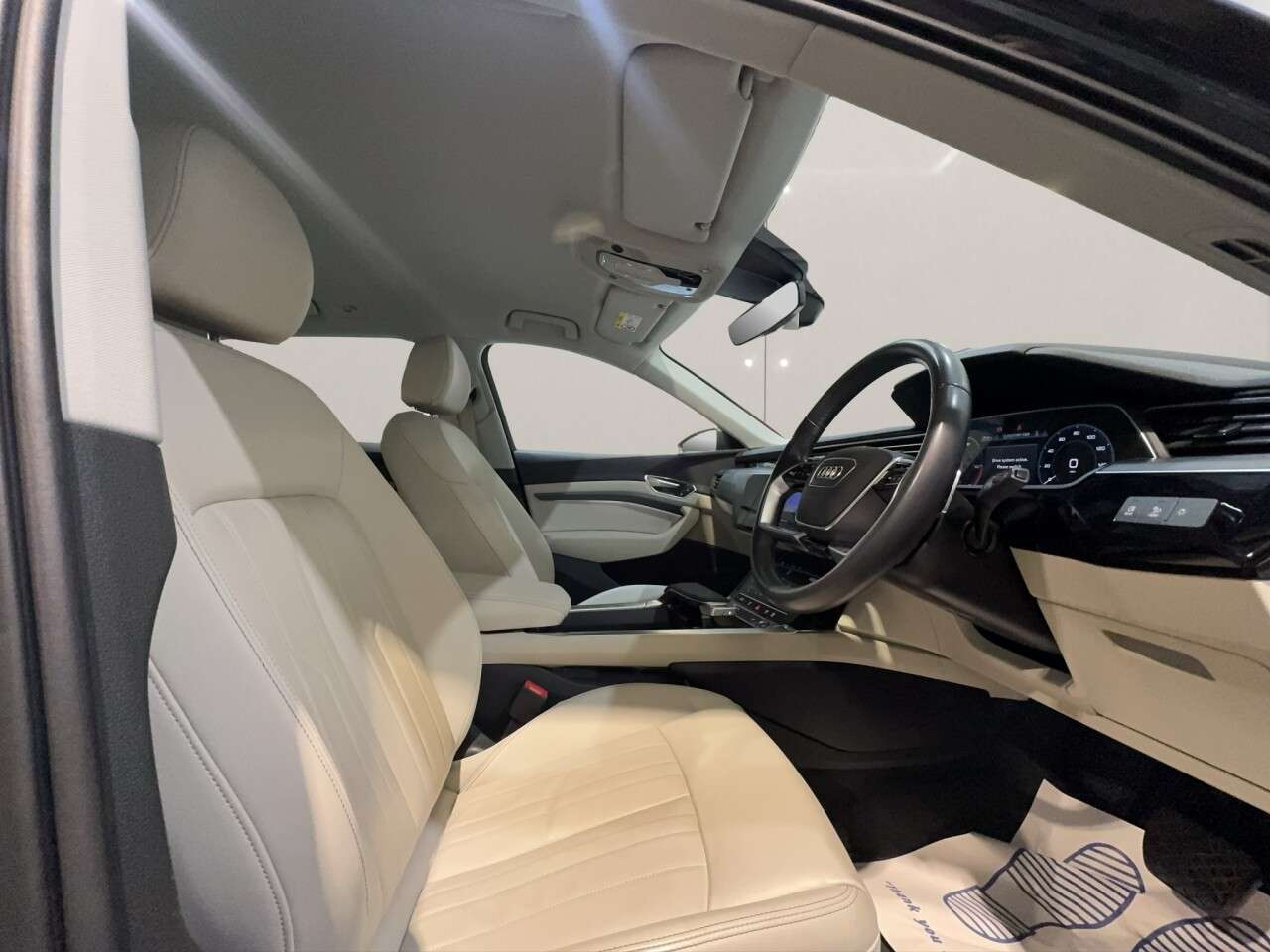 2023 AUDI Q8 E-TRON 2023 AUDI Q8 E-TRON