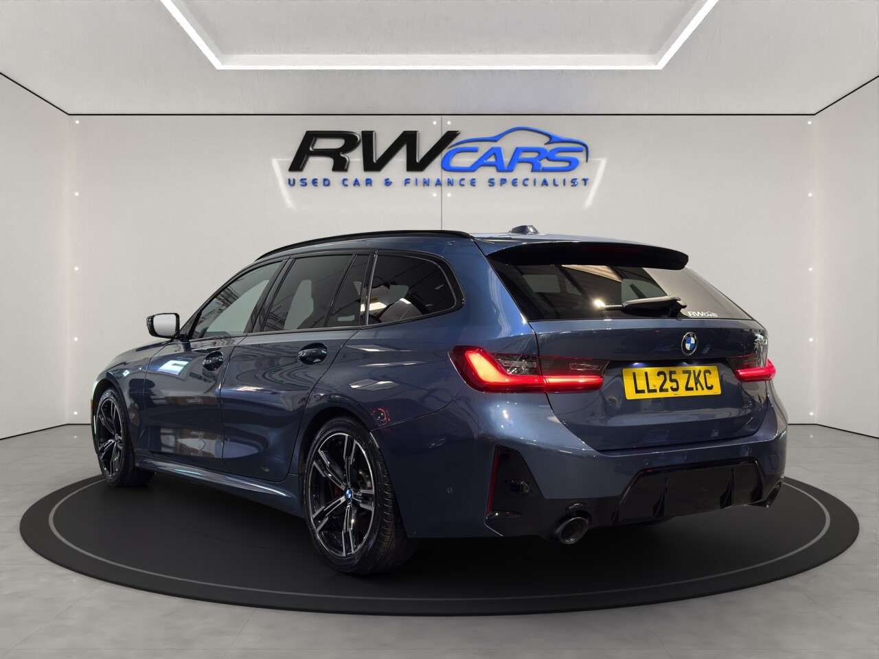 A 2025 BMW 3 SERIES 2.0 320i M Sport Touring 5dr Petrol Auto Euro 6 (s/s) (184 ps) A 2025 BMW 3 SERIES 2.0 320i M Sport Touring 5dr Petrol Auto Euro 6 (s/s) (184 ps)