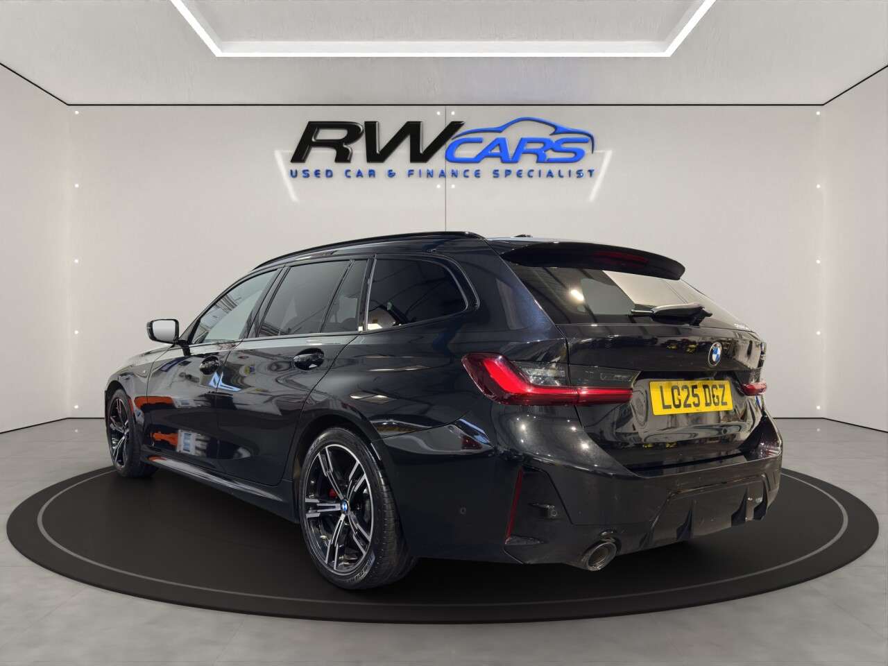 A 2025 BMW 3 SERIES 2.0 320i M Sport Touring 5dr Petrol Auto Euro 6 (s/s) (184 ps) A 2025 BMW 3 SERIES 2.0 320i M Sport Touring 5dr Petrol Auto Euro 6 (s/s) (184 ps)