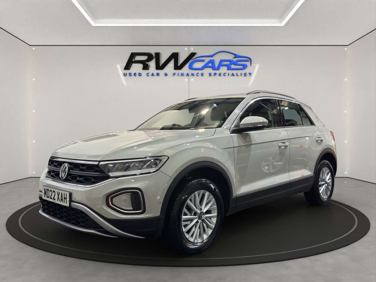 A 2022 VOLKSWAGEN T-ROC 1.5 TSI Life SUV 5dr Petrol DSG Euro 6 (s/s) (150 ps) A 2022 VOLKSWAGEN T-ROC 1.5 TSI Life SUV 5dr Petrol DSG Euro 6 (s/s) (150 ps)