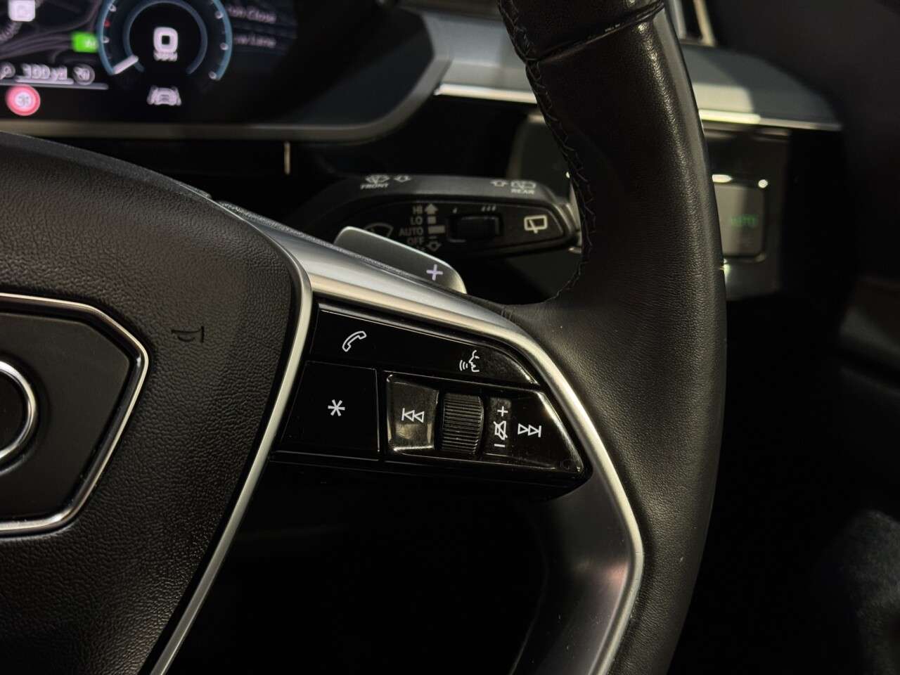 2023 AUDI Q8 E-TRON 2023 AUDI Q8 E-TRON