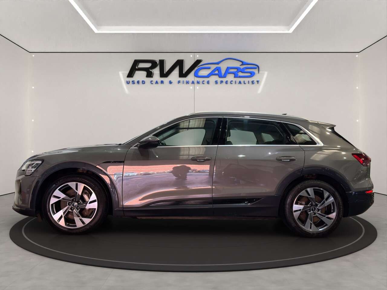 A 2023 AUDI Q8 E-TRON 50 Sport SUV 5dr Electric Auto quattro 95kWh (11kW Charger) (340 ps) A 2023 AUDI Q8 E-TRON 50 Sport SUV 5dr Electric Auto quattro 95kWh (11kW Charger) (340 ps)