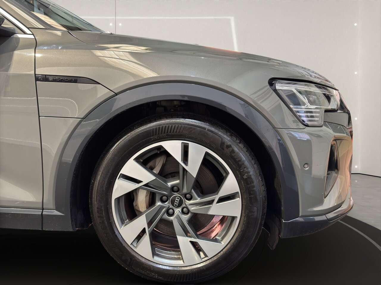 2023 AUDI Q8 E-TRON 2023 AUDI Q8 E-TRON