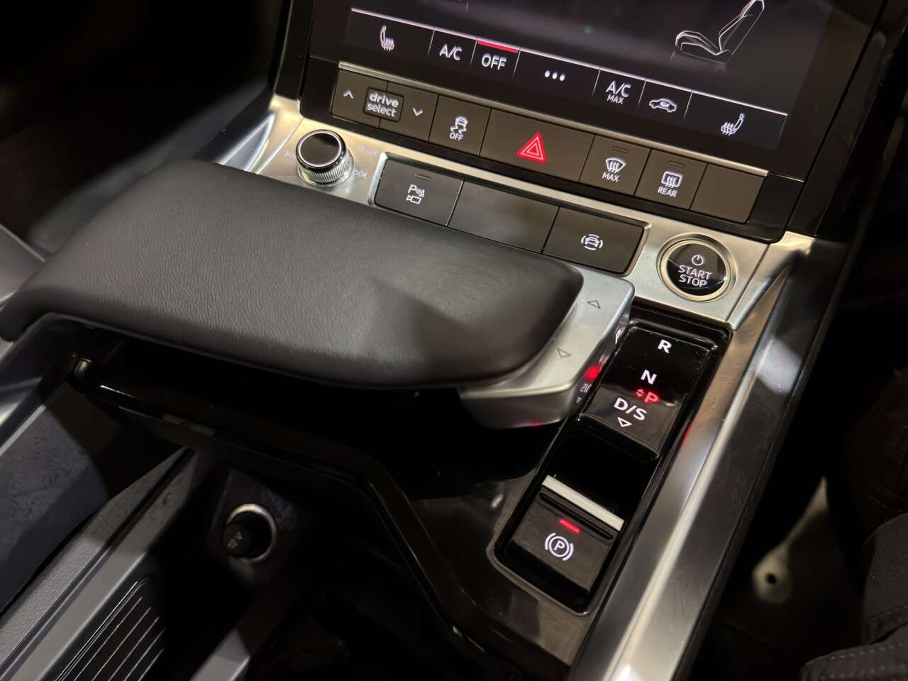 2023 AUDI Q8 E-TRON 2023 AUDI Q8 E-TRON