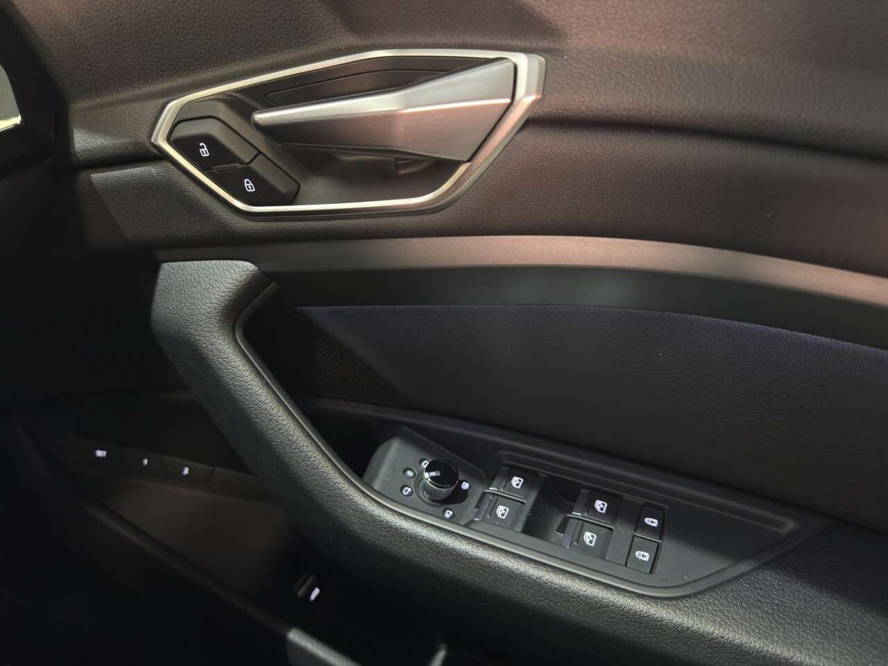 2023 AUDI Q8 E-TRON 2023 AUDI Q8 E-TRON