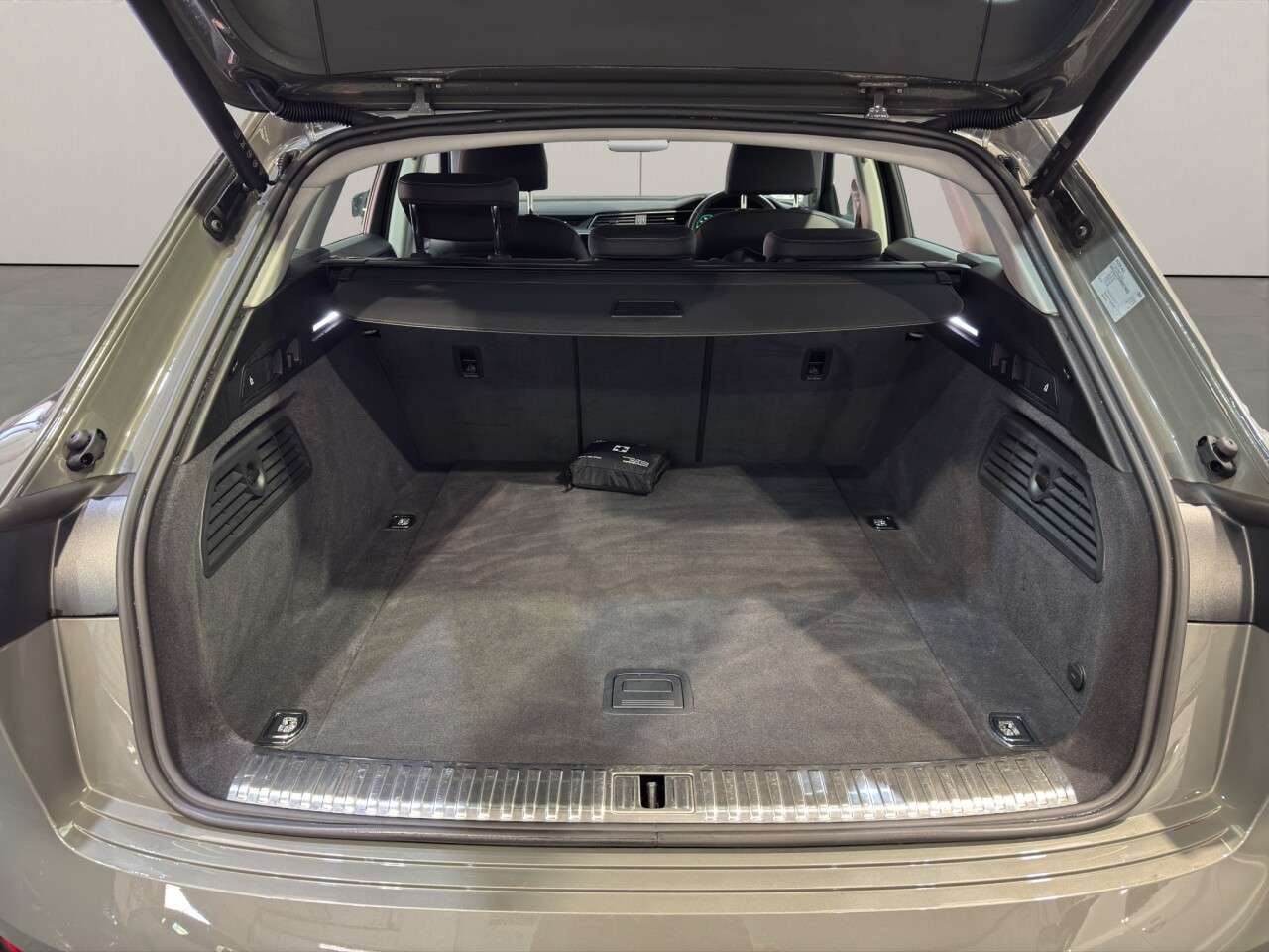 2023 AUDI Q8 E-TRON 2023 AUDI Q8 E-TRON