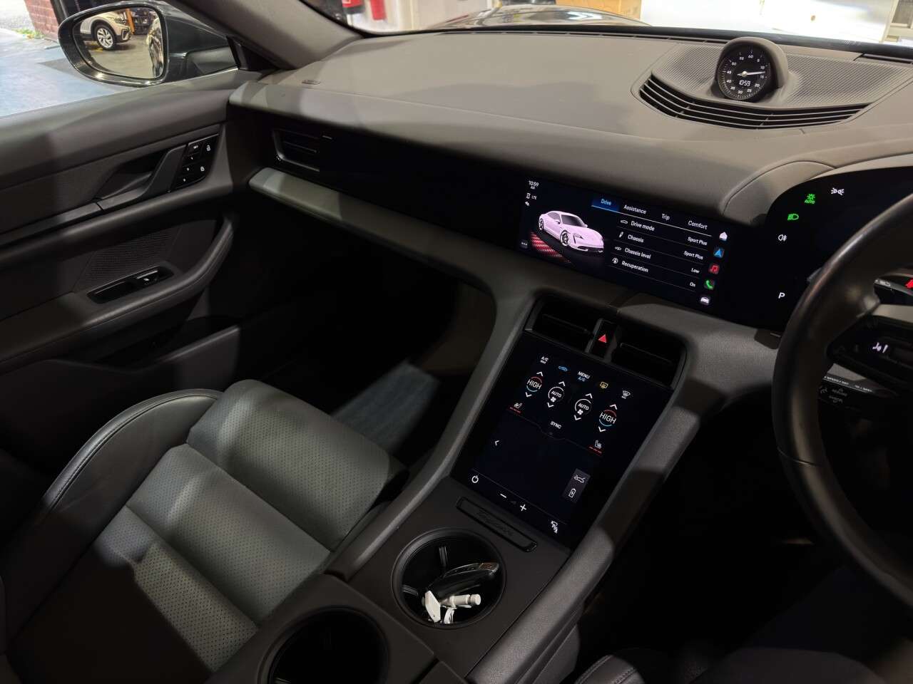 2020 PORSCHE TAYCAN 2020 PORSCHE TAYCAN