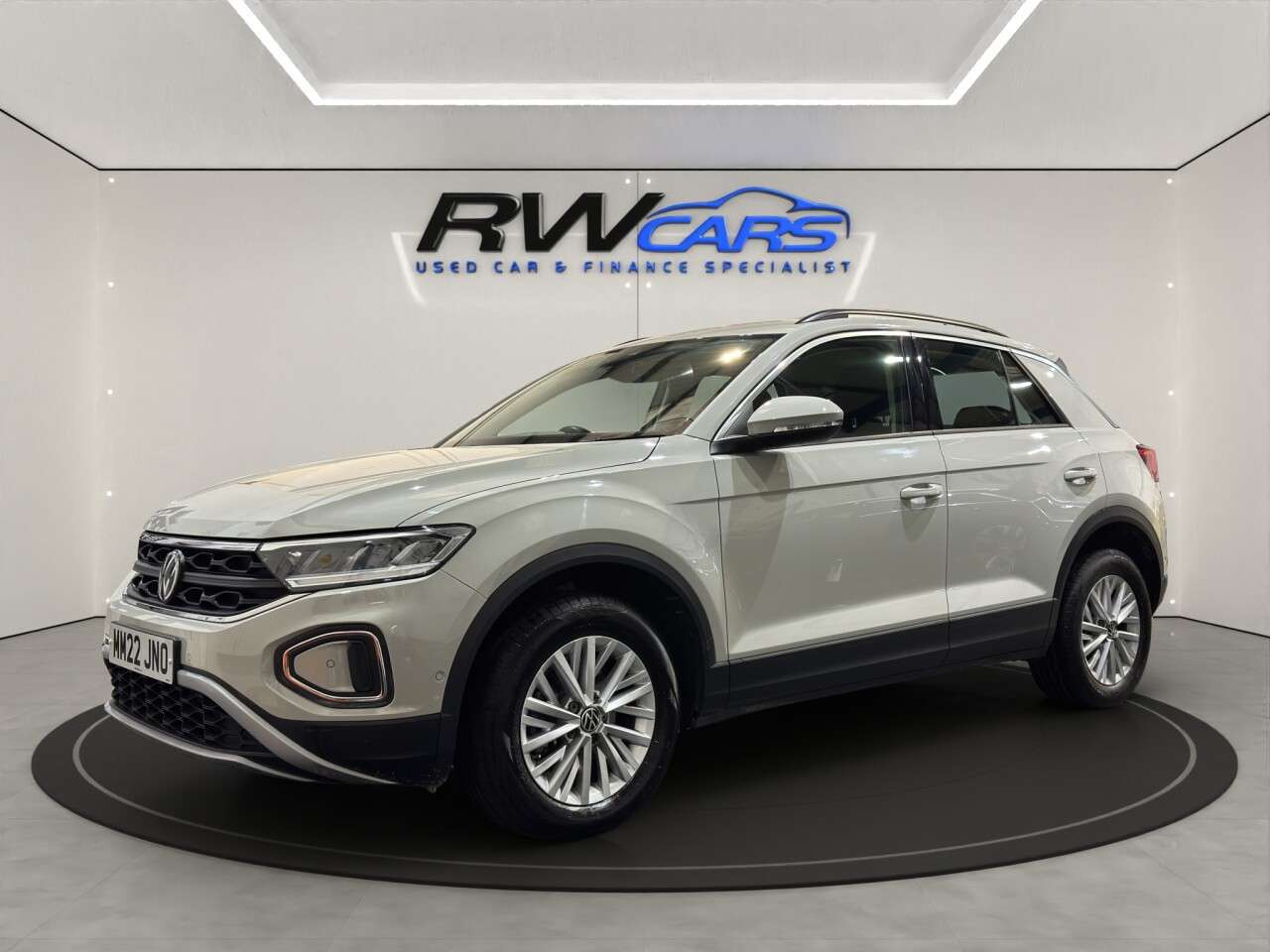 A 2022 VOLKSWAGEN T-ROC 1.5 TSI Life SUV 5dr Petrol DSG Euro 6 (s/s) (150 ps) A 2022 VOLKSWAGEN T-ROC 1.5 TSI Life SUV 5dr Petrol DSG Euro 6 (s/s) (150 ps)