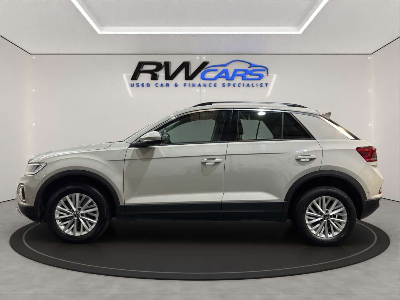 A 2022 VOLKSWAGEN T-ROC 1.5 TSI Life SUV 5dr Petrol DSG Euro 6 (s/s) (150 ps) A 2022 VOLKSWAGEN T-ROC 1.5 TSI Life SUV 5dr Petrol DSG Euro 6 (s/s) (150 ps)