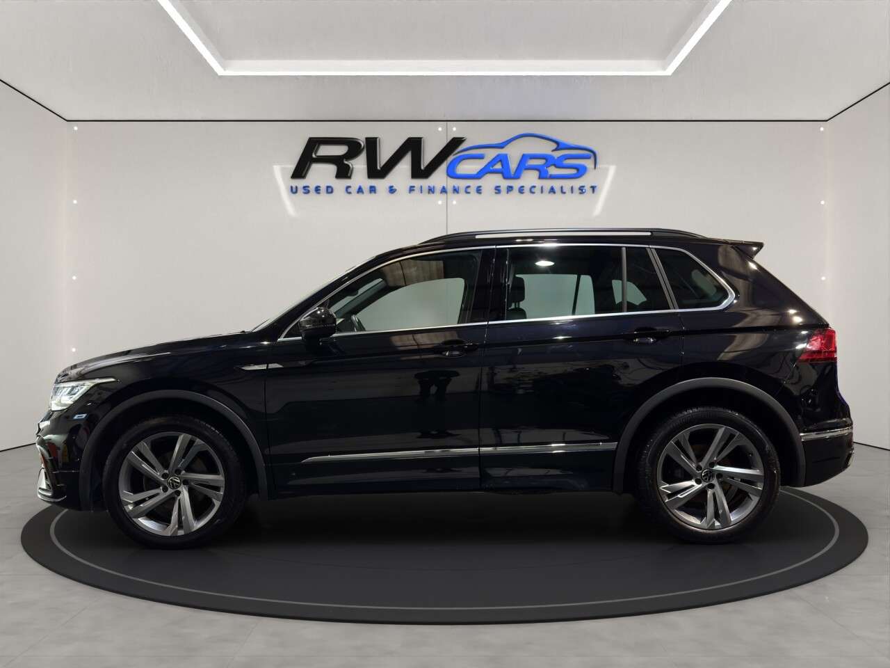 A 2023 VOLKSWAGEN TIGUAN 1.5 TSI R-Line Edition SUV 5dr Petrol DSG Euro 6 (s/s) (150 ps) A 2023 VOLKSWAGEN TIGUAN 1.5 TSI R-Line Edition SUV 5dr Petrol DSG Euro 6 (s/s) (150 ps)