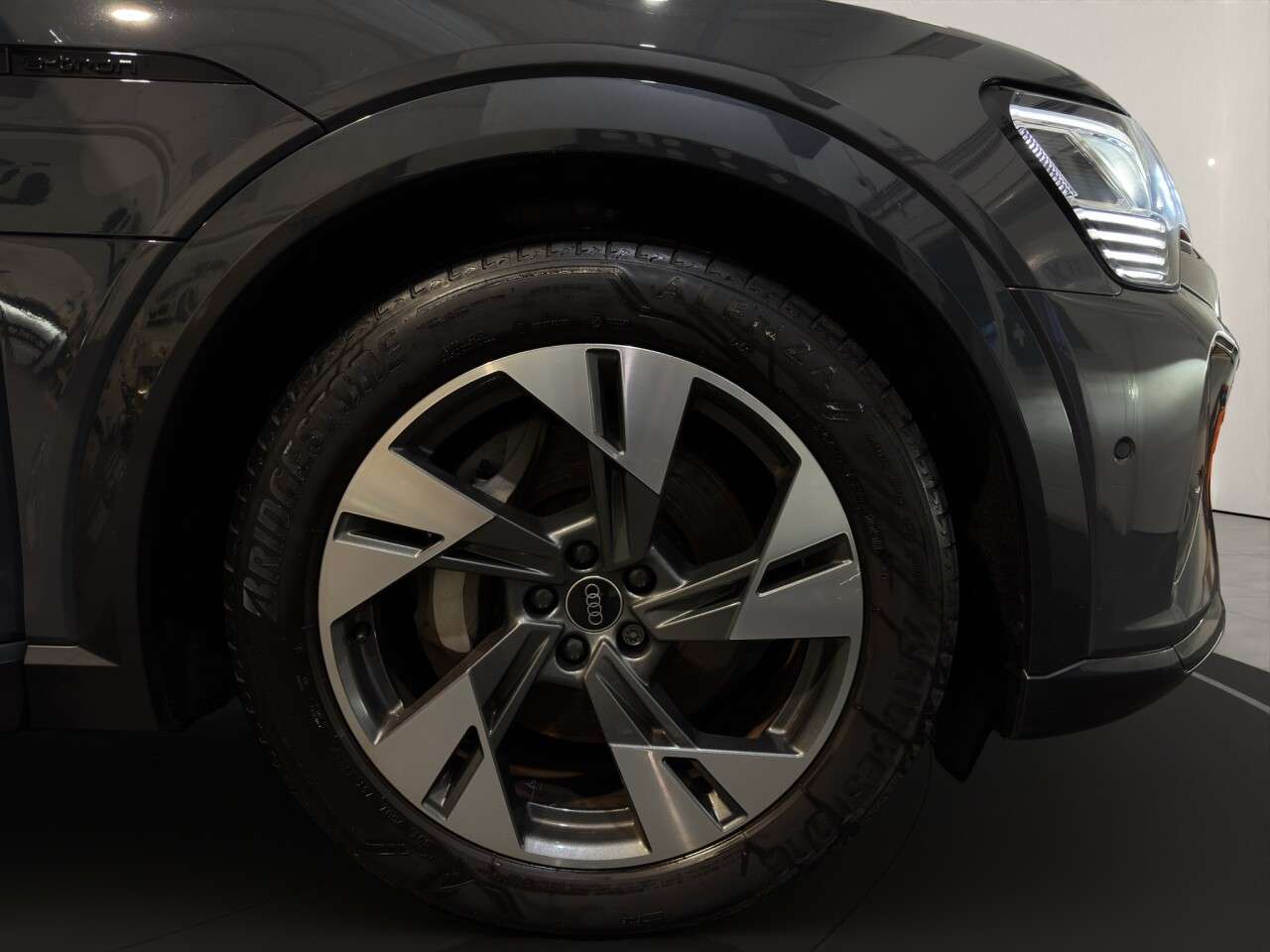 2023 AUDI Q8 E-TRON 2023 AUDI Q8 E-TRON