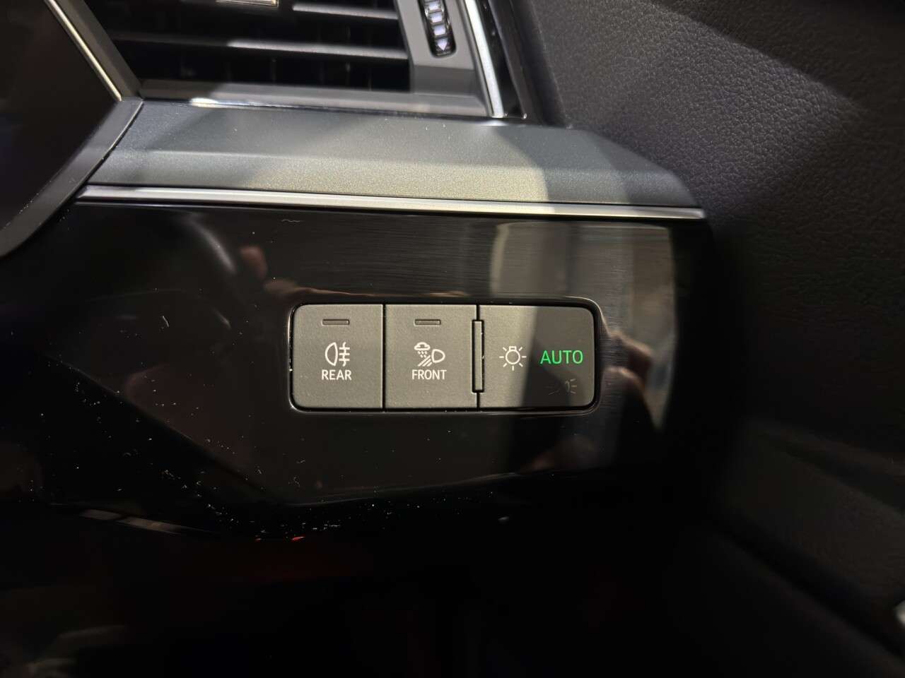 2023 AUDI Q8 E-TRON 2023 AUDI Q8 E-TRON