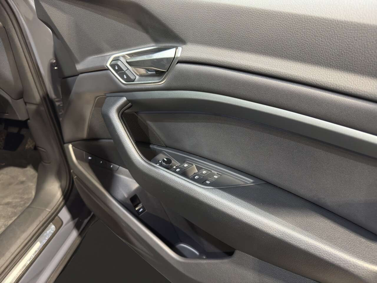 2023 AUDI Q8 E-TRON 2023 AUDI Q8 E-TRON