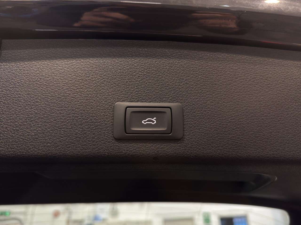 2023 AUDI Q8 E-TRON 2023 AUDI Q8 E-TRON