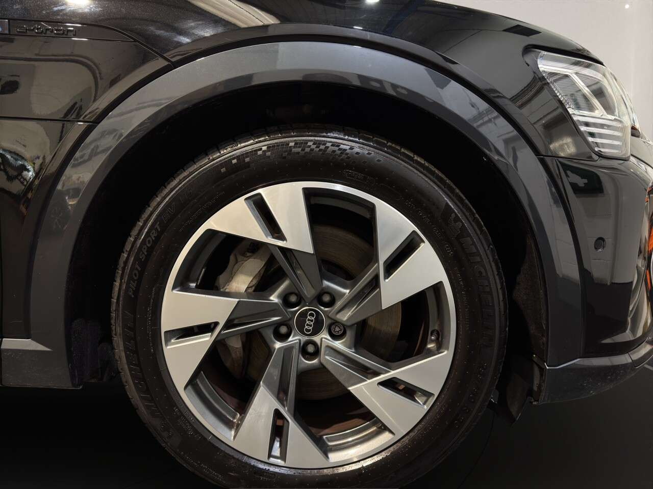 2023 AUDI Q8 E-TRON 2023 AUDI Q8 E-TRON