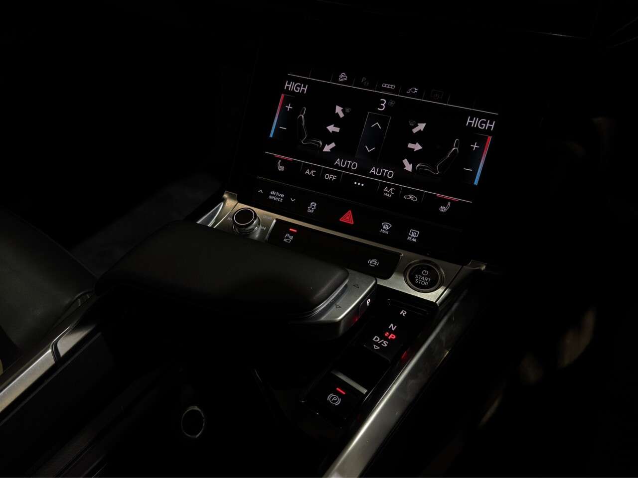 2023 AUDI Q8 E-TRON 2023 AUDI Q8 E-TRON