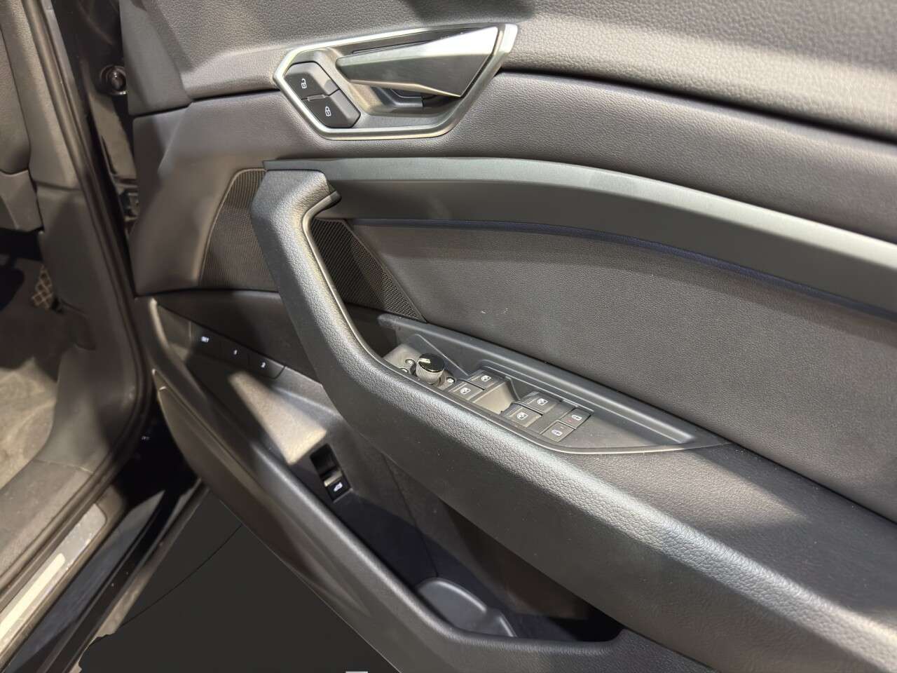 2023 AUDI Q8 E-TRON 2023 AUDI Q8 E-TRON