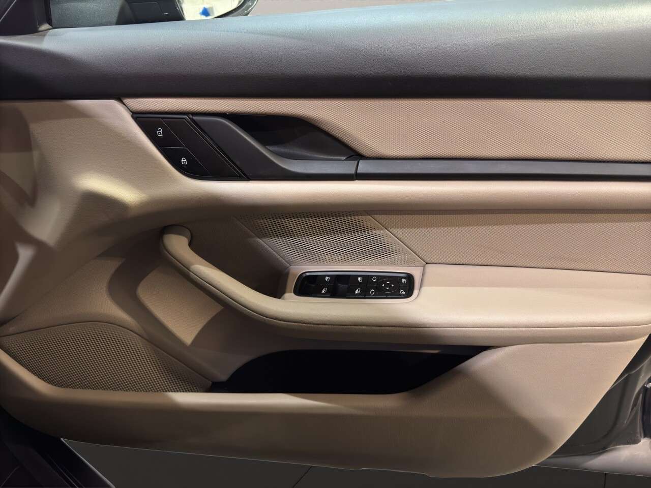 2022 PORSCHE TAYCAN 2022 PORSCHE TAYCAN
