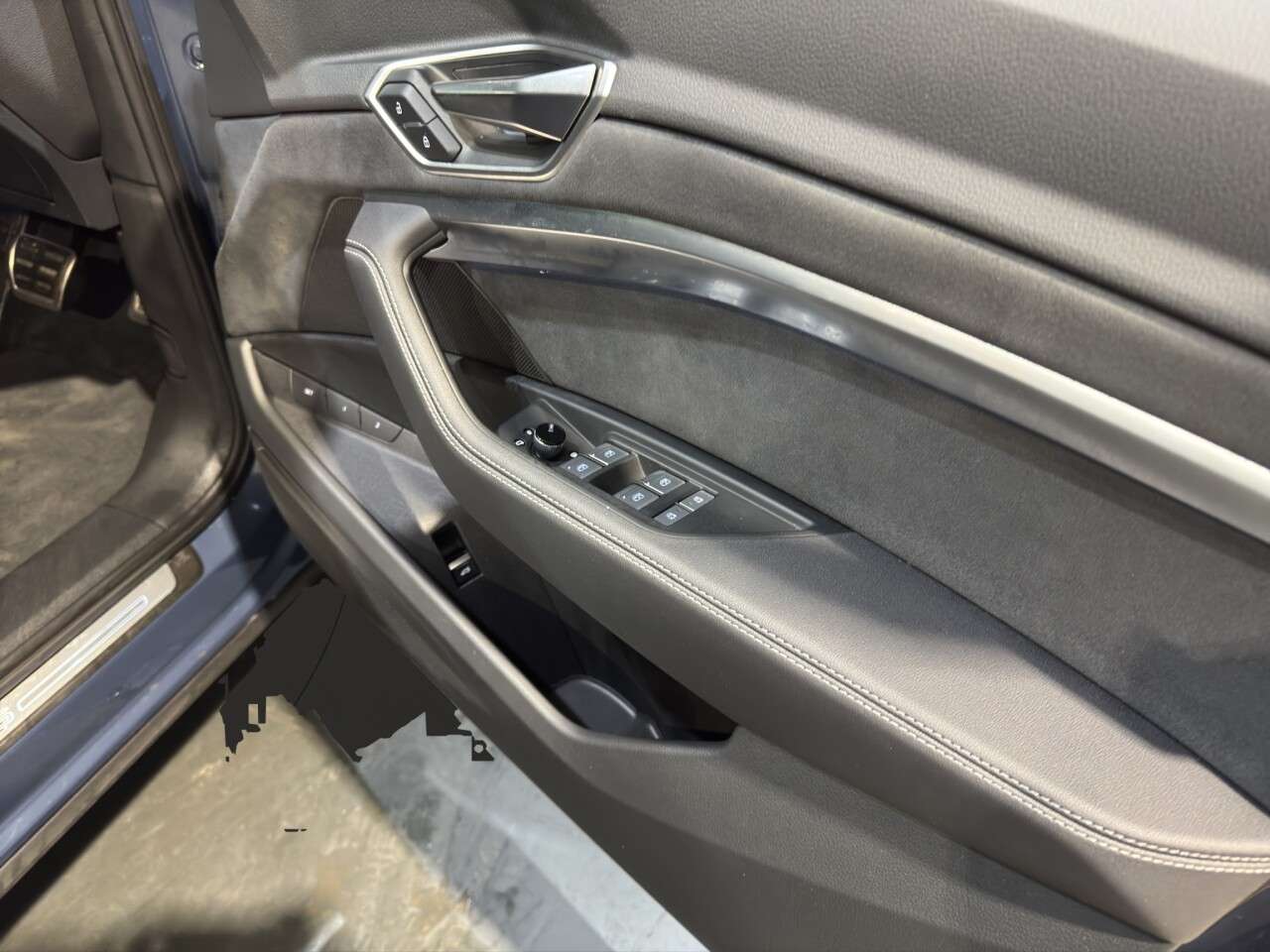 2023 AUDI Q8 E-TRON 2023 AUDI Q8 E-TRON