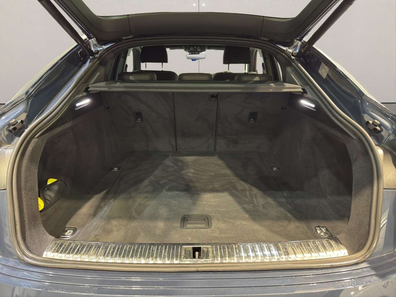 2023 AUDI Q8 E-TRON 2023 AUDI Q8 E-TRON