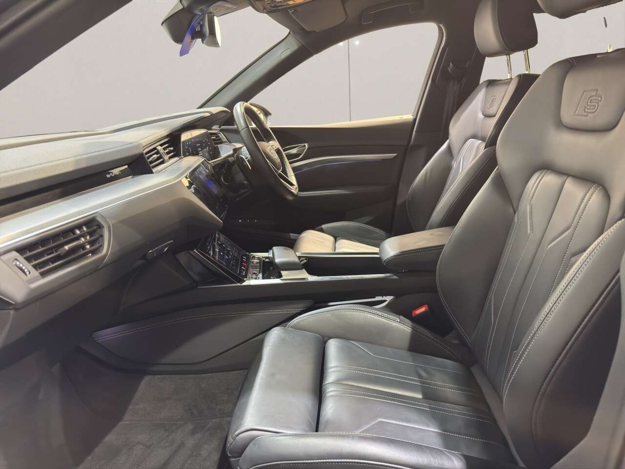 2023 AUDI Q8 E-TRON 2023 AUDI Q8 E-TRON
