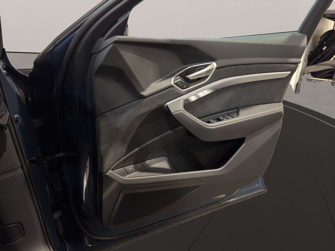 2023 AUDI Q8 E-TRON 2023 AUDI Q8 E-TRON