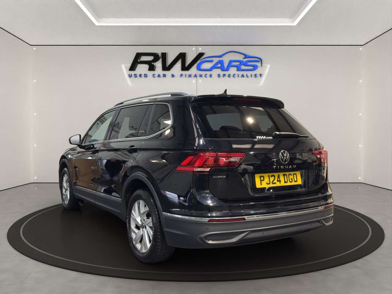 A 2024 VOLKSWAGEN TIGUAN ALLSPACE 1.5 TSI Life SUV 5dr Petrol Manual Euro 6 (s/s) (150 ps) A 2024 VOLKSWAGEN TIGUAN ALLSPACE 1.5 TSI Life SUV 5dr Petrol Manual Euro 6 (s/s) (150 ps)