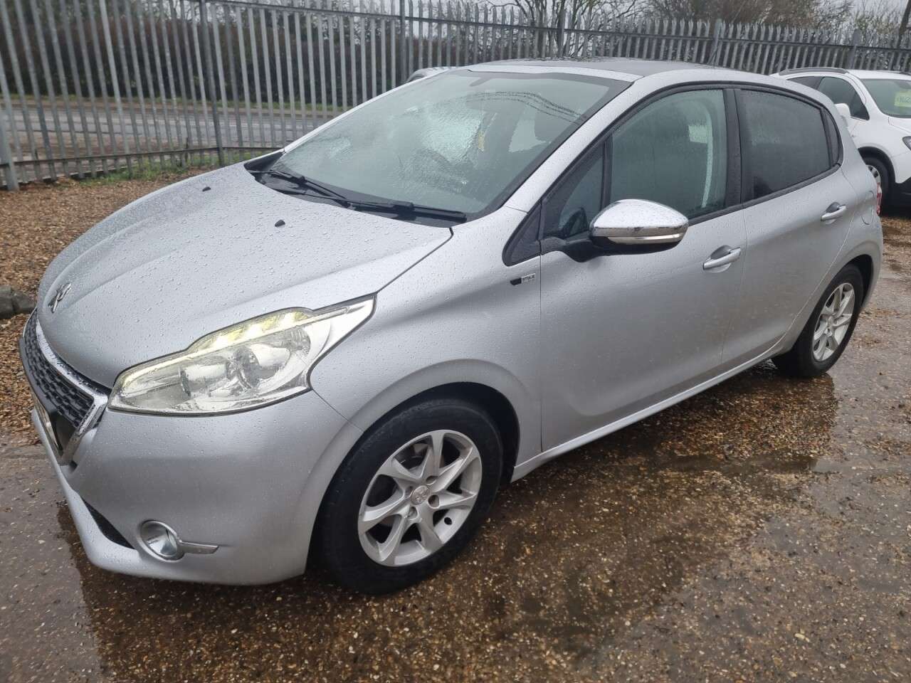 A 2015 PEUGEOT 208 1.4 HDi Style Hatchback 5dr Diesel Manual Euro 5 (70 ps) REVERSE CAMERA + P A 2015 PEUGEOT 208 1.4 HDi Style Hatchback 5dr Diesel Manual Euro 5 (70 ps) REVERSE CAMERA + P