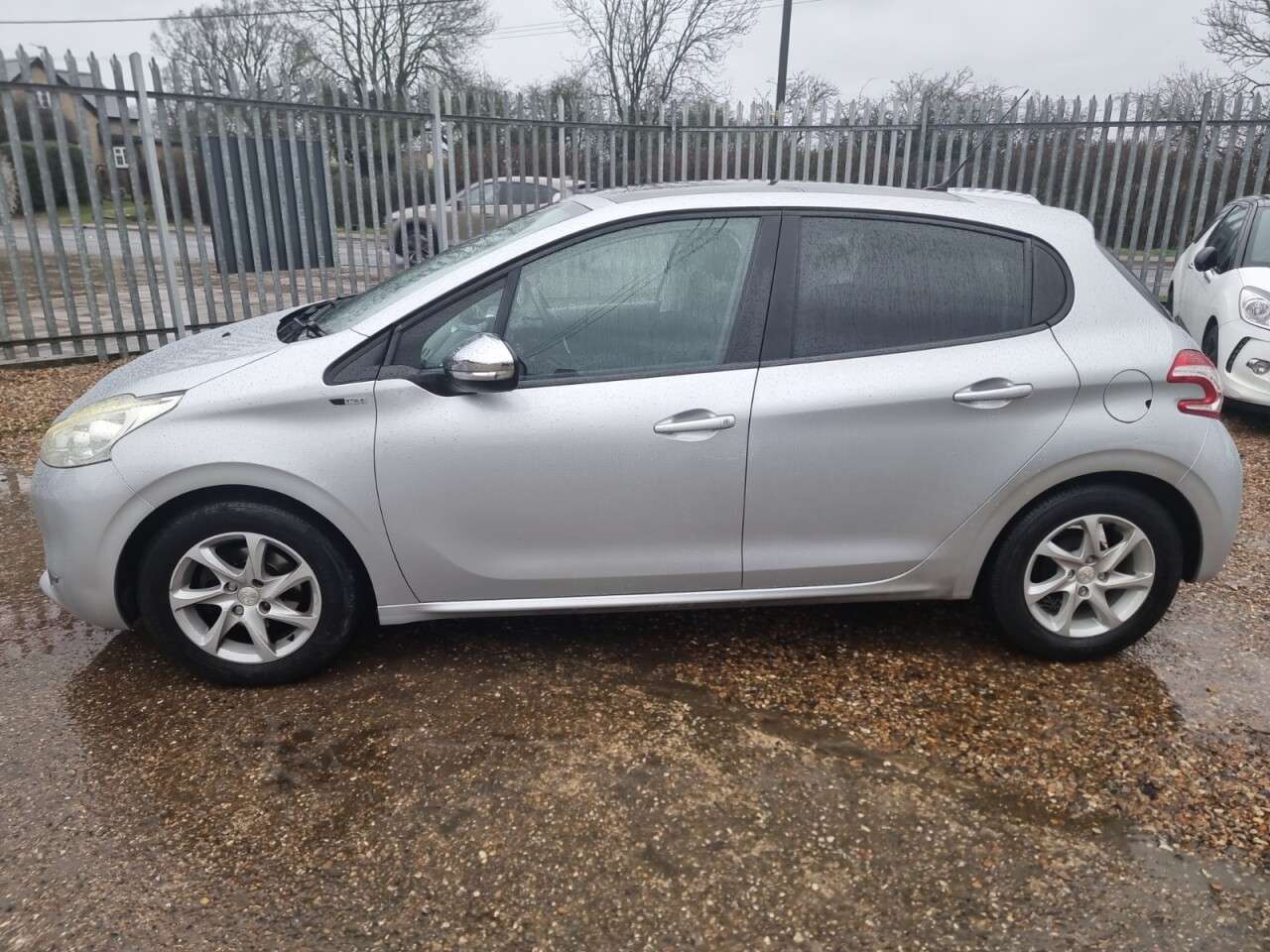 2015 PEUGEOT 208 2015 PEUGEOT 208