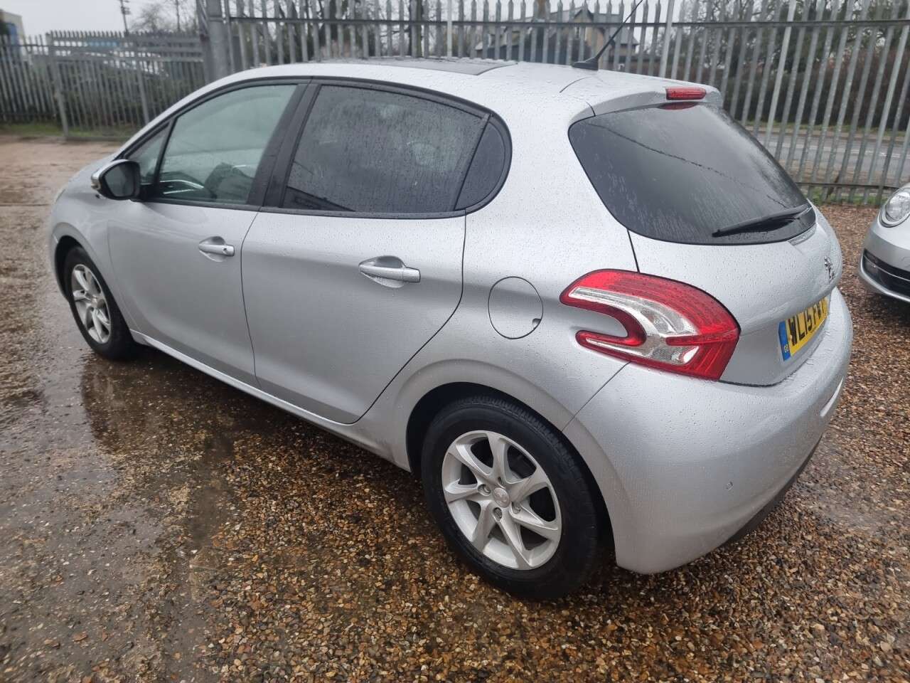 2015 PEUGEOT 208 2015 PEUGEOT 208