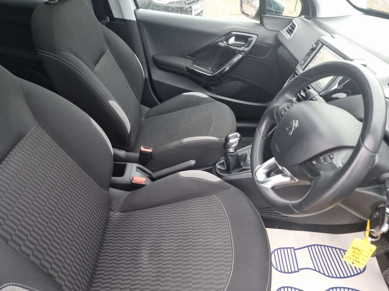 2015 PEUGEOT 208 2015 PEUGEOT 208